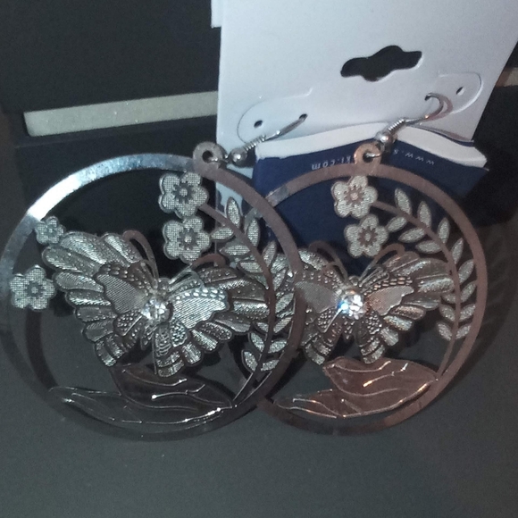 Jewelry - Picture 4 of 8